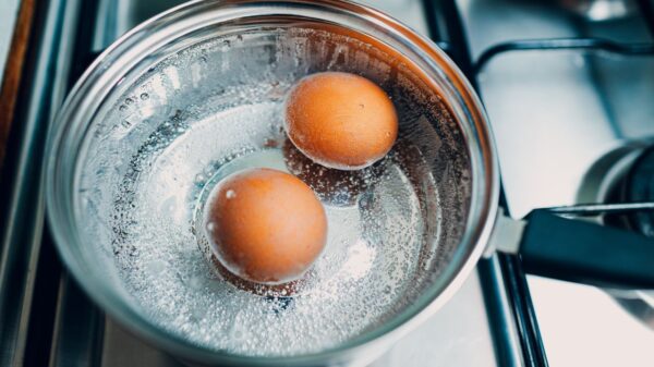 Saiba quanto tempo leva para o ovo estar totalmente cozido e acerte no preparo desse alimento tão consumido pelos brasileiros