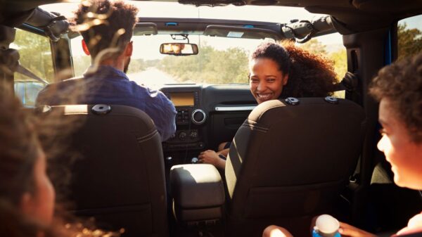 Veja os cuidados para viajar nas férias sem dores de cabeça e garantir a diversão para toda a família durante o passeio