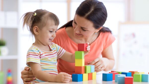 Educadora explica a importância das interações sociais na primeira infância e dá dicas para estimular o desenvolvimento das crianças nesse período