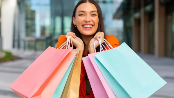 Psicóloga explica como diferenciar consumo normal de compras impulsivas na Black Friday e outras épocas de promoções