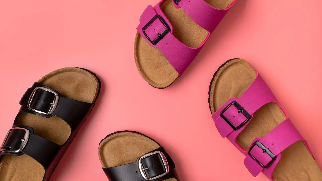 Escolher o modelo de chinelo certo e combiná-lo com roupas leves e acessórios pode criar looks modernos e confortáveis