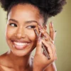 Especialista aponta os principais deslizes mais frequentes ao maquiar pele negra e ensina como evitá-los