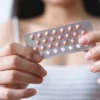 Após análise de mais de 221 mil mulheres, pesquisa constatou que aquelas que já usaram a pílula apresentaram um risco 26% menor de câncer de ovário