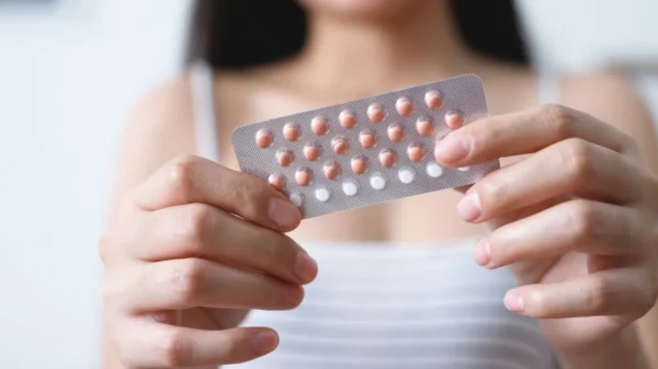 Após análise de mais de 221 mil mulheres, pesquisa constatou que aquelas que já usaram a pílula apresentaram um risco 26% menor de câncer de ovário