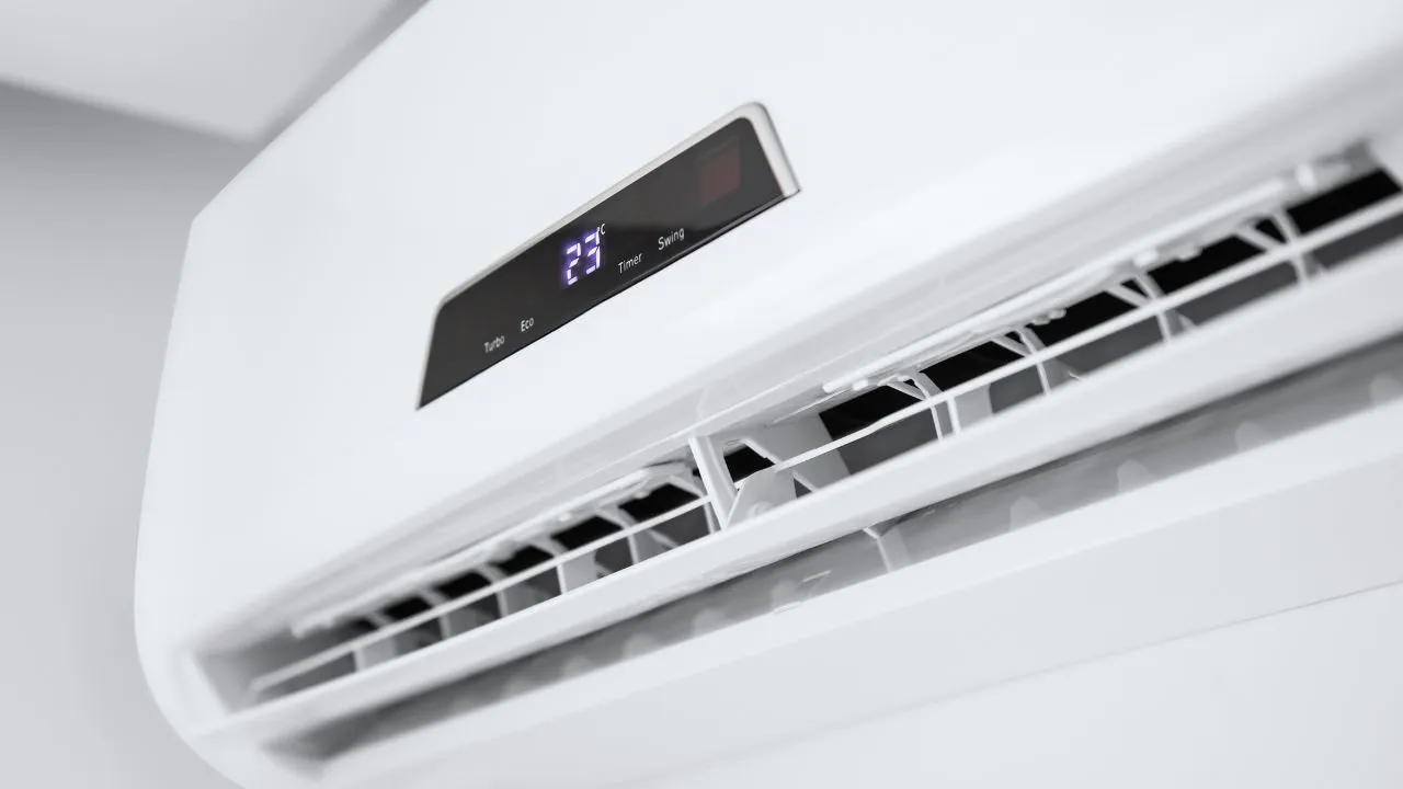 Especialista explica como evitar a proliferação de microrganismos em sistemas de climatização e quais tecnologias ajudam a prevenir o problema