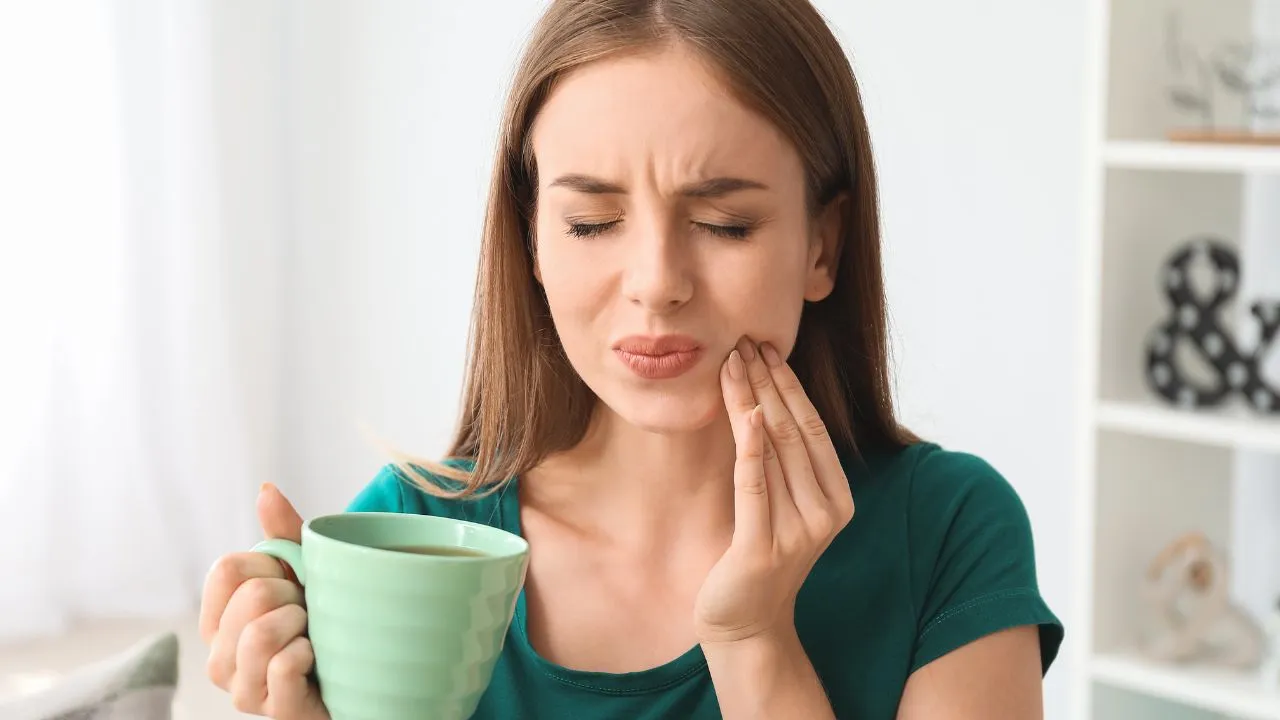 Traumas, cáries profundas e alimentação ácida podem levar à morte dental; especialista explica cuidados para prevenir