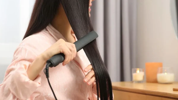 Adoção de cuidados são indispensáveis para manter a saúde capilar mesmo com o uso constante de chapinha, babyliss e secador