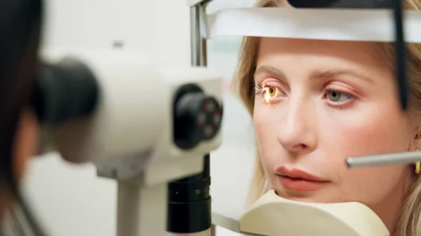 Oftalmologista explica quais os benefícios da cirurgia refrativa e os cuidados para garantir resultados satisfatórios