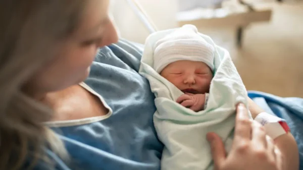 Especialistas explicam cuidados que devem ser tomados para preservar o bem-estar da mãe e do bebê durante o puerpério