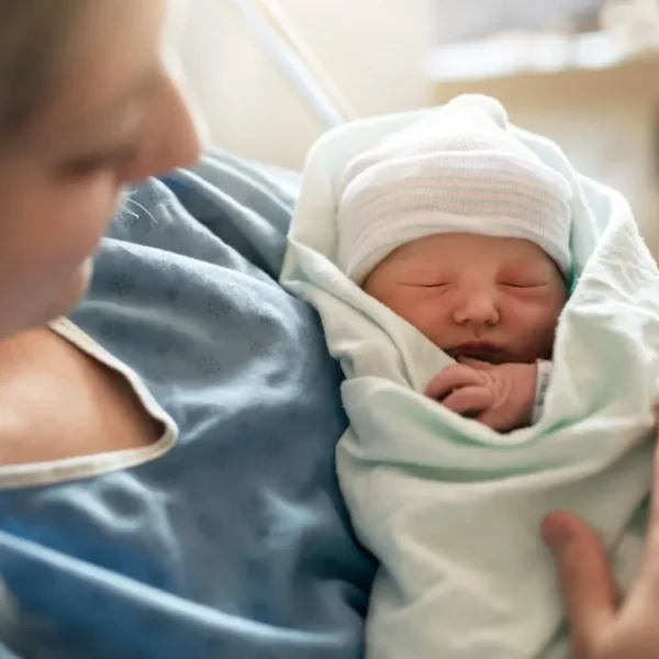 Especialistas explicam cuidados que devem ser tomados para preservar o bem-estar da mãe e do bebê durante o puerpério