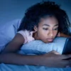 Especialista explica como o uso abusivo de telas está ligado a isolamento social, queda de produtividade e sintomas de ansiedade