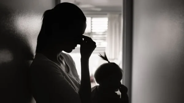 Especialista explica como reconhecer os sinais e cuidar do bem-estar emocional para evitar complicações para a saúde mental feminina