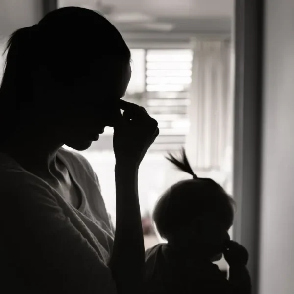 Especialista explica como reconhecer os sinais e cuidar do bem-estar emocional para evitar complicações para a saúde mental feminina