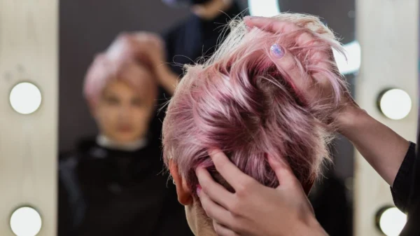 Confira quais cortes de cabelo curto estarão em alta na temporada e o que fazer para cuidar corretamente da saúde dos fios