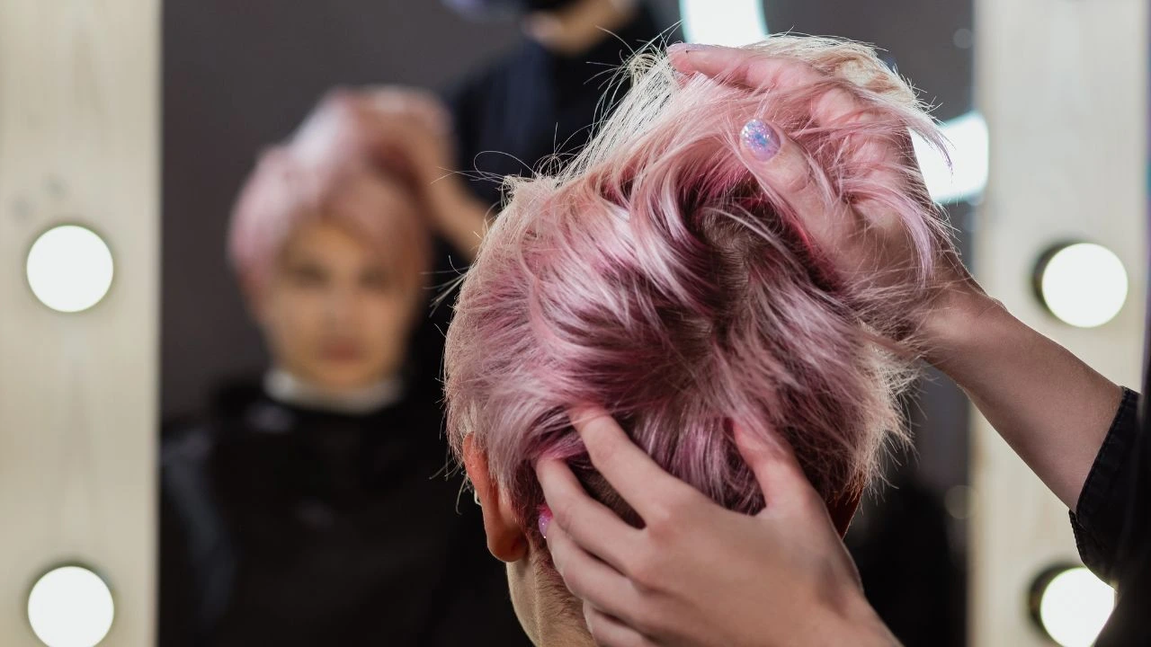 Confira quais cortes de cabelo curto estarão em alta na temporada e o que fazer para cuidar corretamente da saúde dos fios