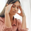 Neurologista comenta sobre como alimentação, diário de crises e estilo de vida ajudam a reduzir a frequência e a intensidade da enxaqueca