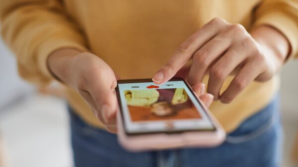 Veja como fugir de golpes em apps de relacionamento