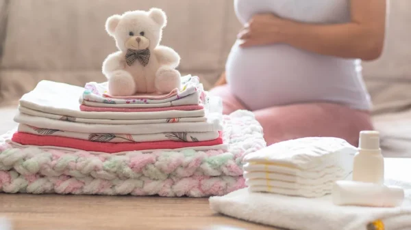 Especialista traz dicas de produtos que não podem faltar na hora de preparar o enxoval do seu bebê