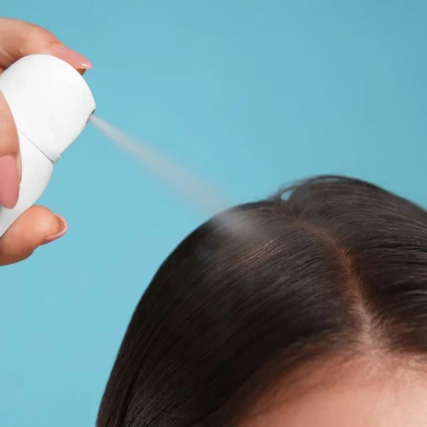 Lavar o cabelo no frio pode ser um desafio, mas com alguns truques é possível manter os fios limpos e macios todos os dias
