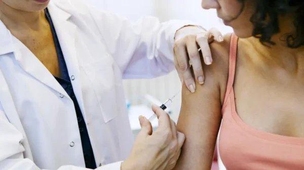 Médico esclarece mitos e verdades que ainda geram dúvidas sobre a vacinação contra a gripe