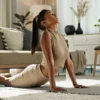 Durante a estação mais fria do ano, manter uma rotina de Yoga ajuda a aquecer o corpo, fortalecer a imunidade e equilibrar a mente