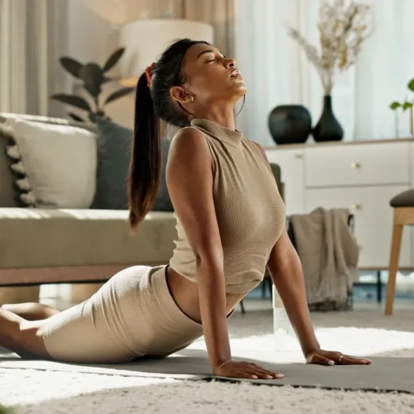 Durante a estação mais fria do ano, manter uma rotina de Yoga ajuda a aquecer o corpo, fortalecer a imunidade e equilibrar a mente