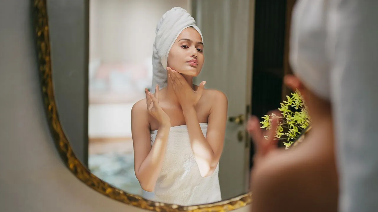 Cuidar da pele e cabelo no inverno é essencial para evitar inflamações, ressecamento e até queda de cabelo agravada pelo clima seco