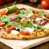 No Dia da Pizza, médica explica como incluir essa paixão nacional no cardápio de forma balanceada