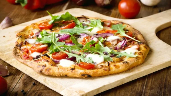 No Dia da Pizza, médica explica como incluir essa paixão nacional no cardápio de forma balanceada