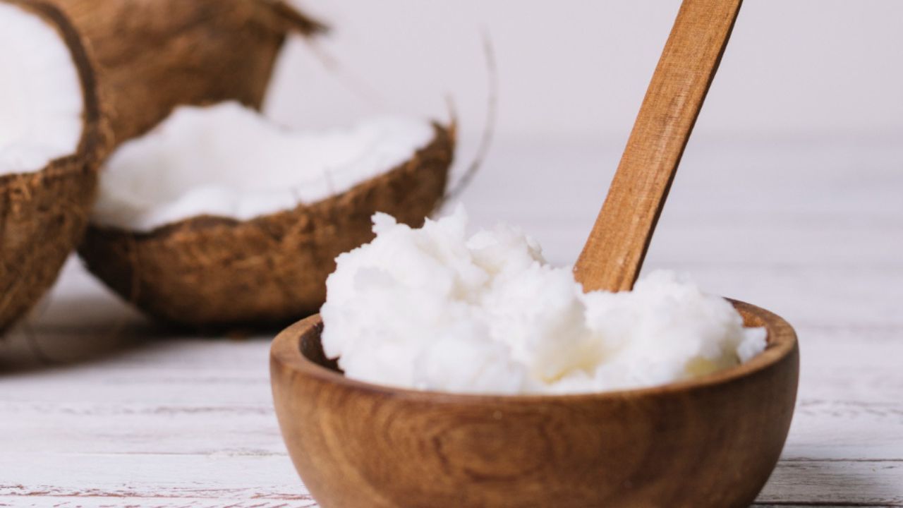 7 benefícios do óleo de coco na beleza