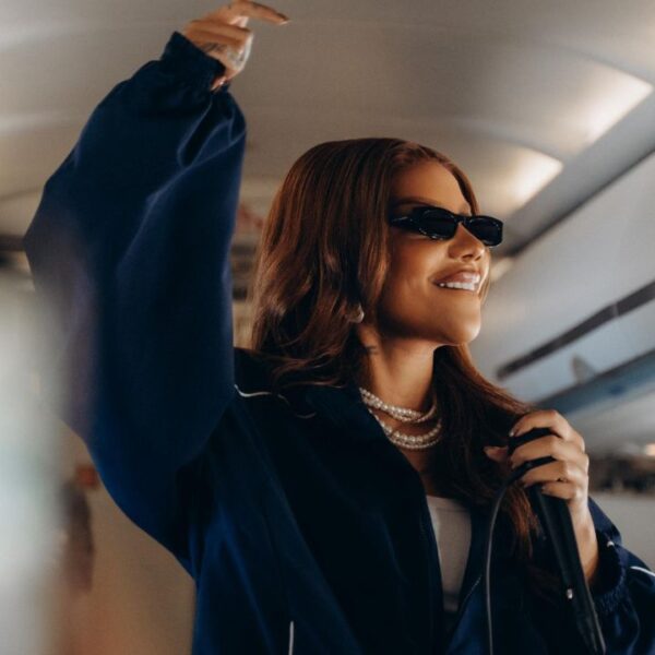 Ludmilla faz show surpresa em voo em aquecimento para o The Town